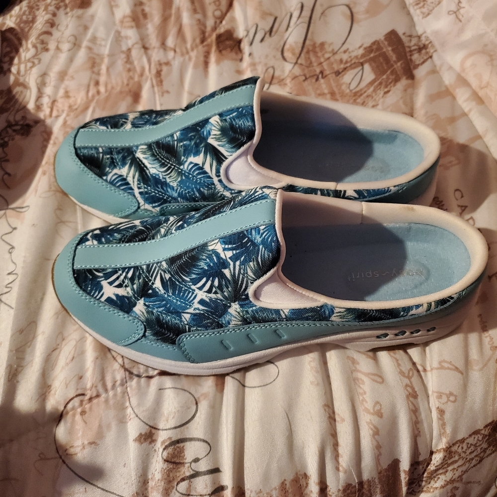 Easy Spirit Slip On's - Picture 2 of 5